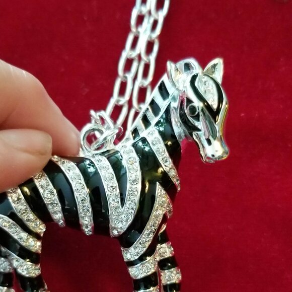 NWOT Large zebra necklace - Picture 4 of 12